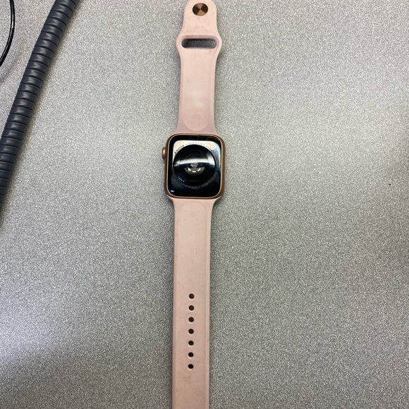 Selling Rose Gold Apple Watch Series 4, 44mm. main image 4